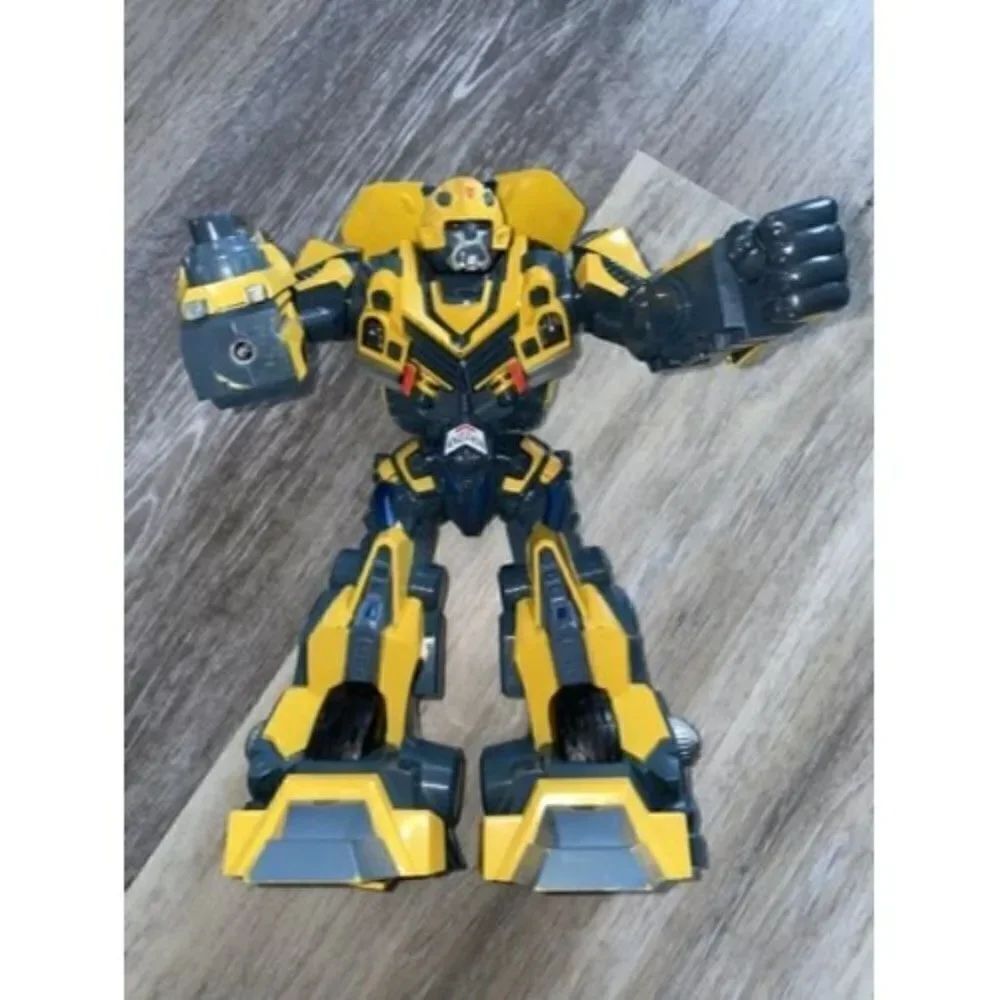 2006 Hasbro Transformers Cyber Stompin' Bumblebee Action Figure, Lights & Sounds